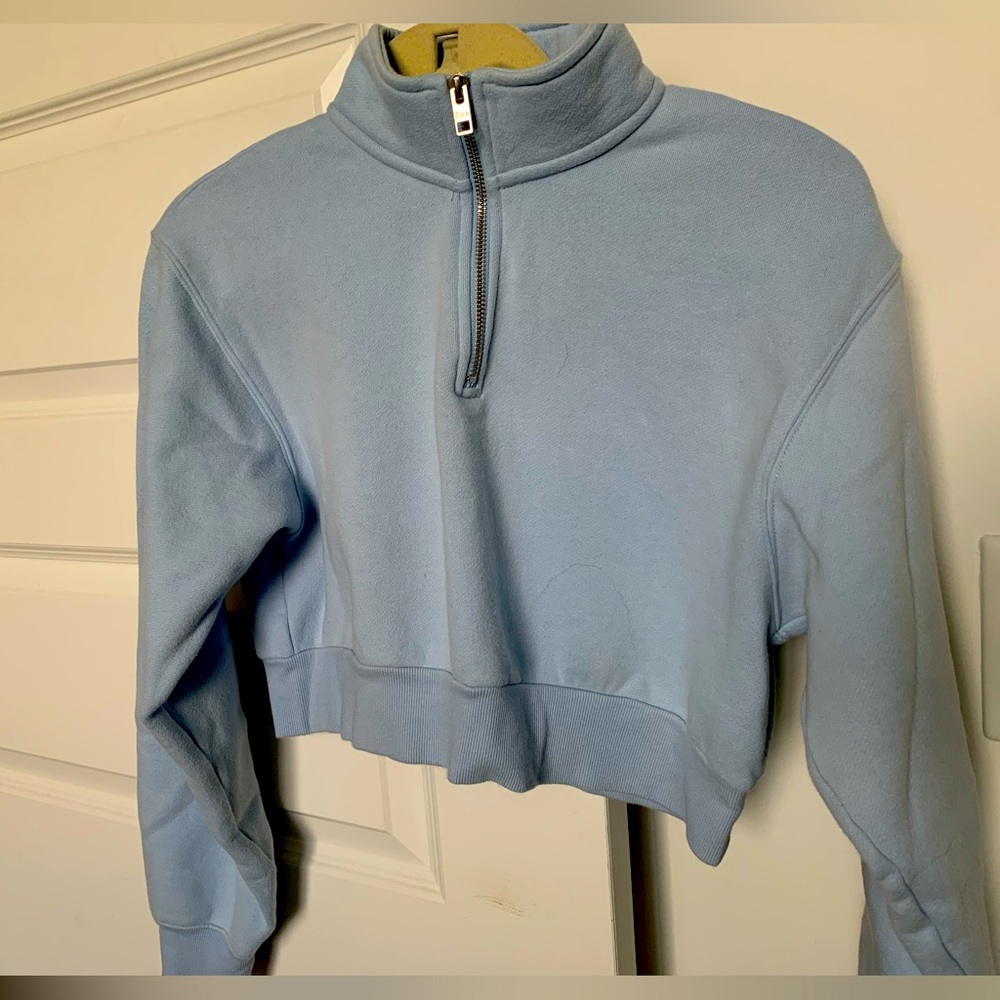 Aritzia. Cropped zip sweater. Size Small. Comfy, casual.